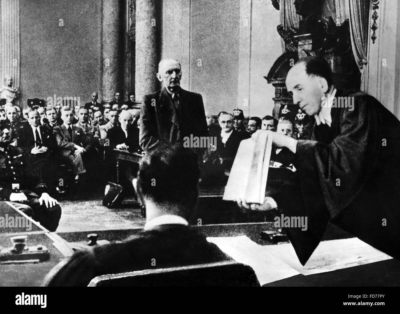 Roland Freisler al processo di Erwin von Witzleben a Berlino, 1944 Foto Stock