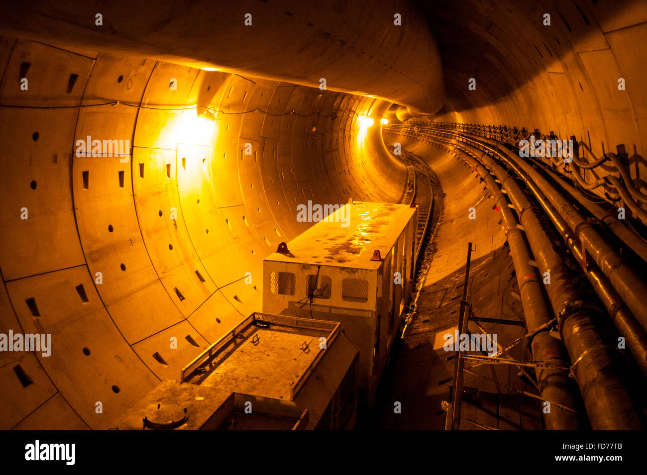 Costruzione in treno in una grande linea di cucitore e tunnel a Portland negli Stati Uniti stato dell'Oregon. Foto Stock