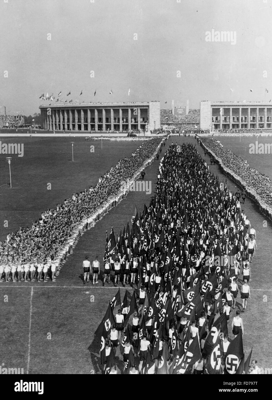 Bandiera marzo per le dimostrazioni della gioventù, 1936 Olimpiadi Foto Stock