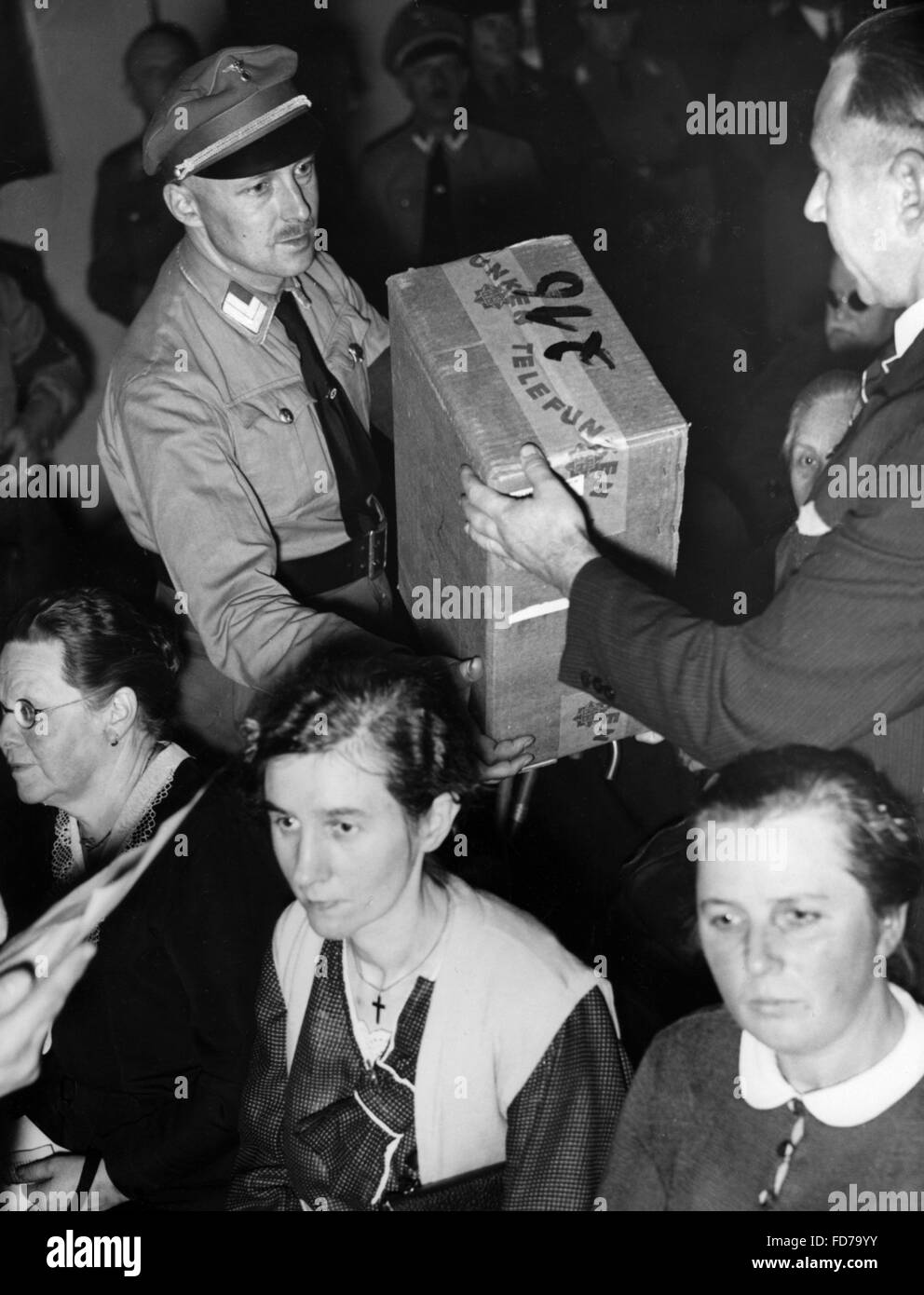 Consegna dei regali a Natale nella Haus des Rundfunks, 1934 Foto Stock