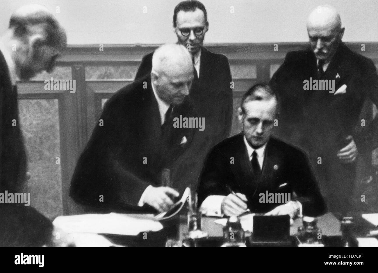 Von Ribbentrop firma il patto Molotov-Ribbentrop, 24.08.1939 Foto Stock