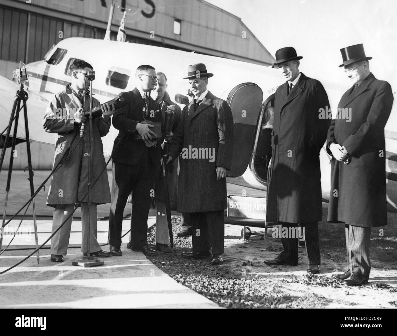 Chamberlain e Halifax per l'aerodromo di Heston, Settembre 1938 Foto Stock