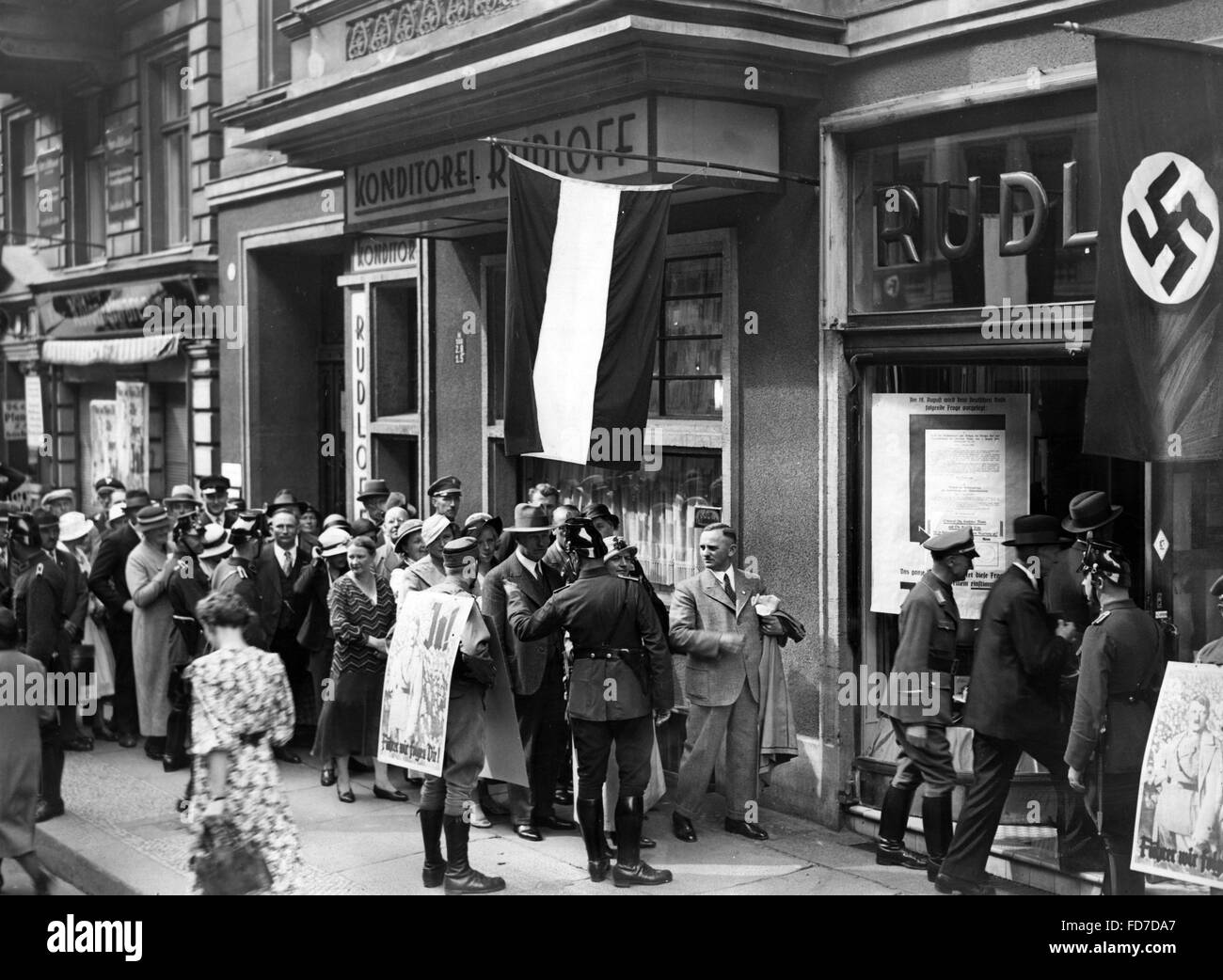 Stazione di polling in Berlin-Mitte sul referendum sul capo di stato del Reich tedesco, 1934 Foto Stock