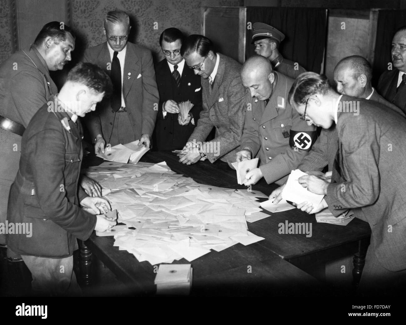 Il conteggio dei voti del referendum sul capo di stato del Reich tedesco a Berlino, 1934 Foto Stock