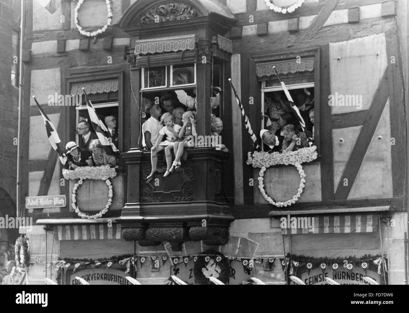 Gli spettatori della nazionale socialista di sfilate al Rally di Norimberga, 1934 Foto Stock