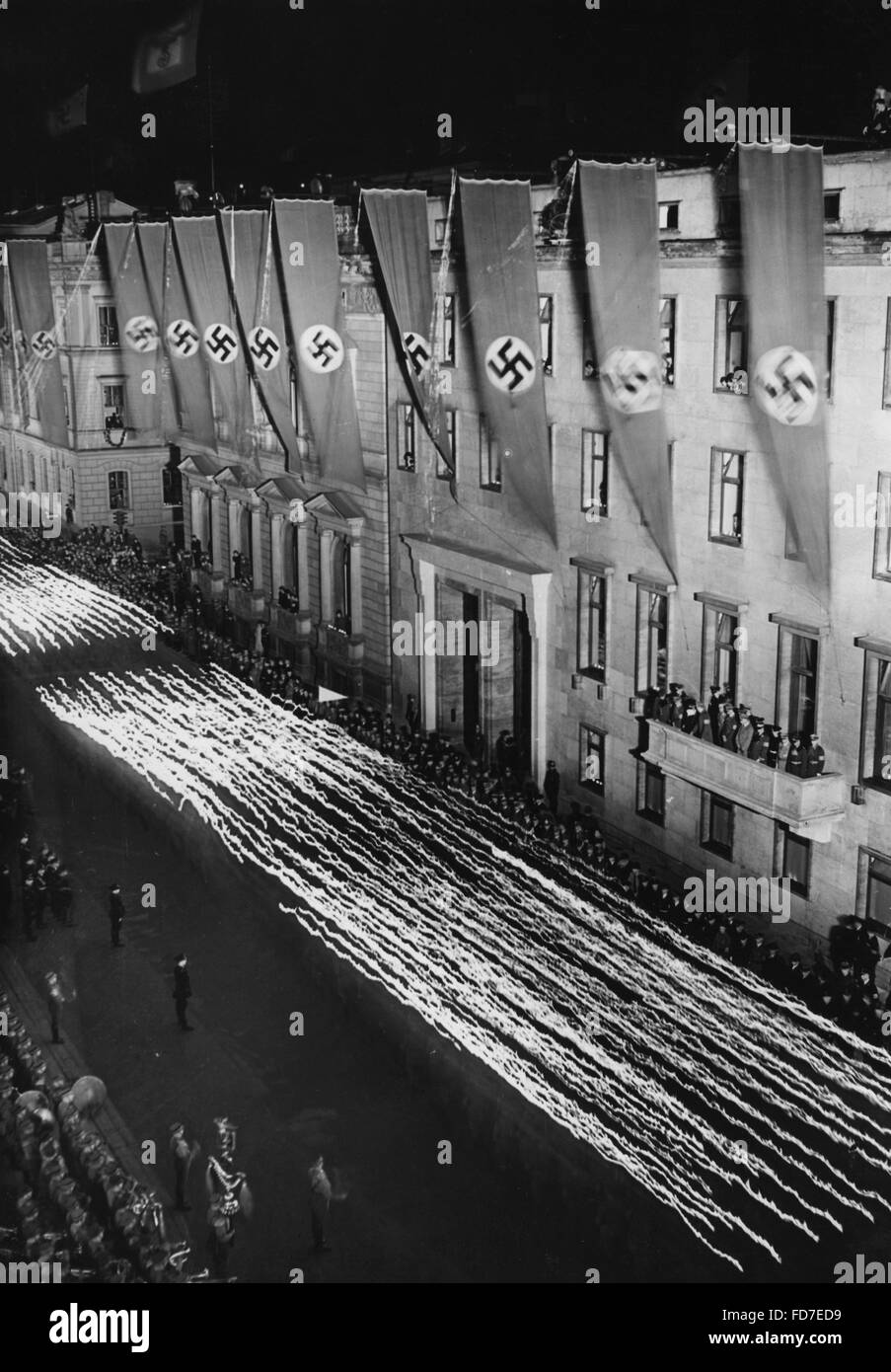 Processione aux flambeaux alla vigilia di Hitler il compleanno di Berlino, 1939 Foto Stock