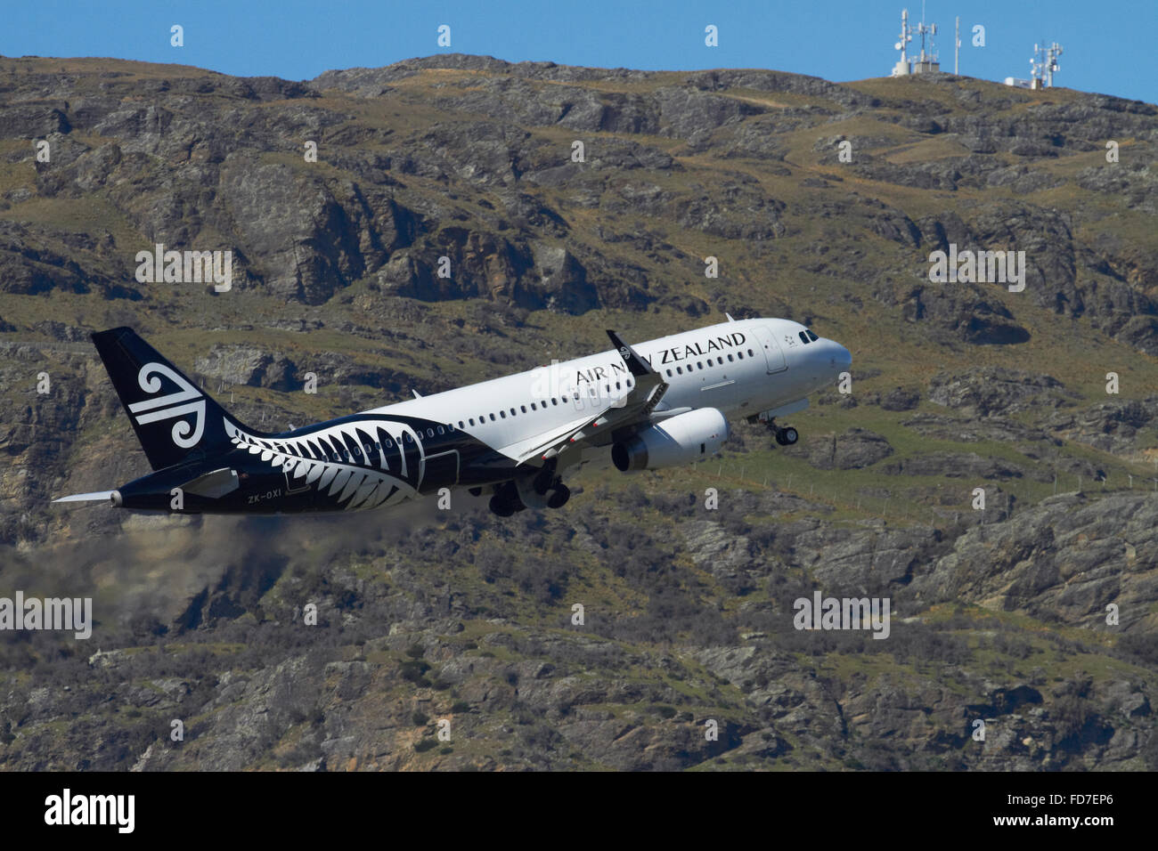 Air New Zealand Airbus A320 piano decollo dall'Aeroporto di Queenstown, Otago, Isola del Sud, Nuova Zelanda Foto Stock