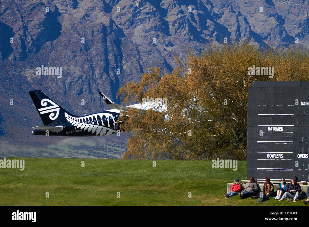 Air New Zealand Airbus A320 piano decollo dall'Aeroporto di Queenstown, Otago, Isola del Sud, Nuova Zelanda Foto Stock