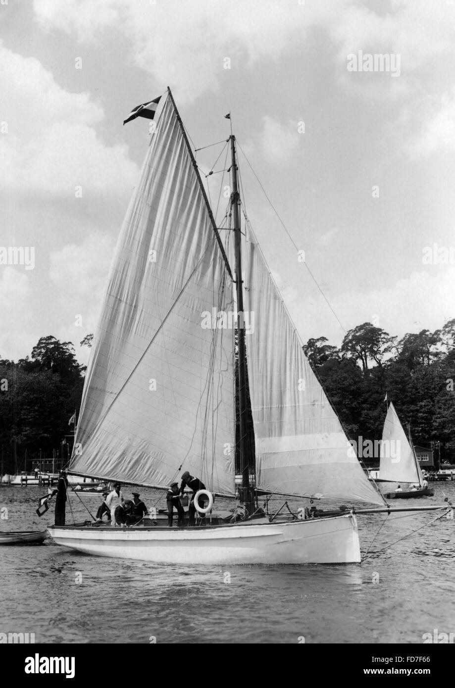 Membri del Marine-HJ (navale Hitler Gioventù) mentre la vela in Berlin Foto Stock