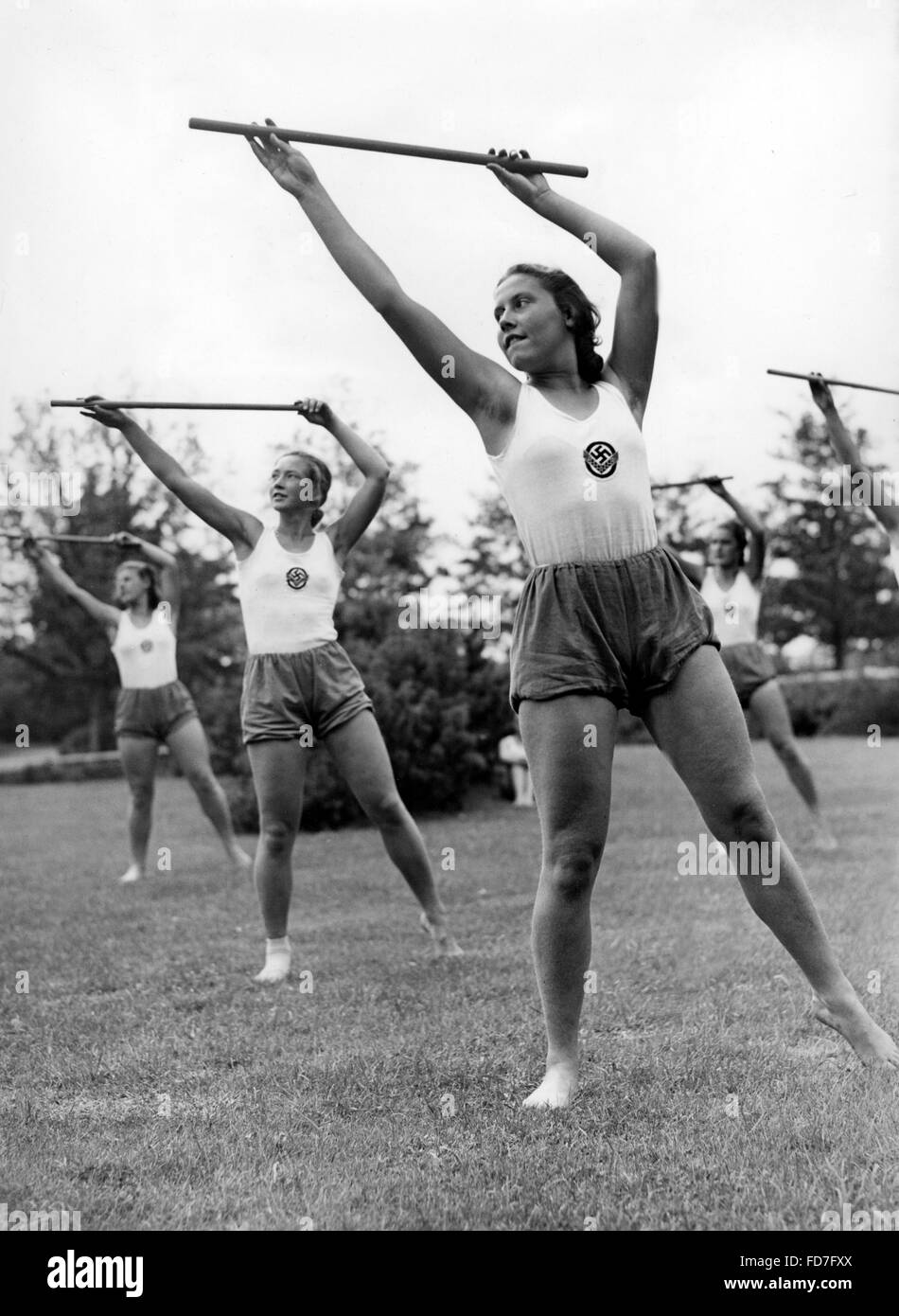 RAD, Reich Manodopera, donne - tempo libero, sport Arbeitsmaiden facendo ginnastica bar, 1940 Foto Stock