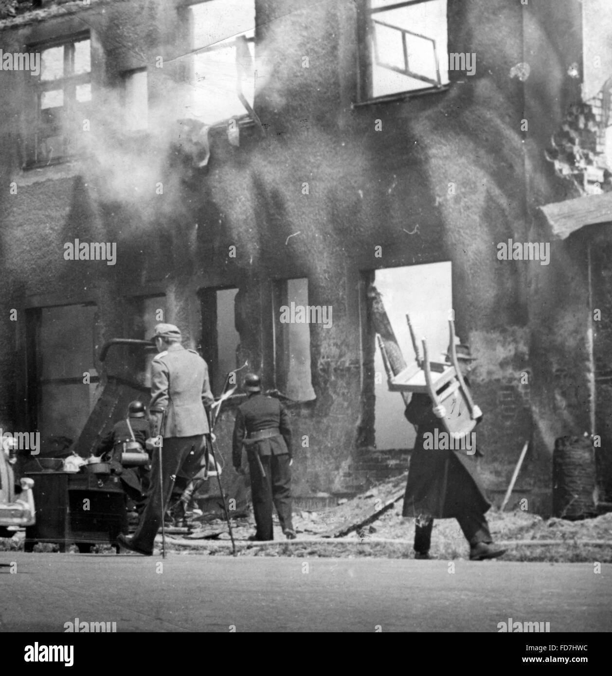 Le operazioni di salvataggio dopo la bomba colpisce Foto Stock