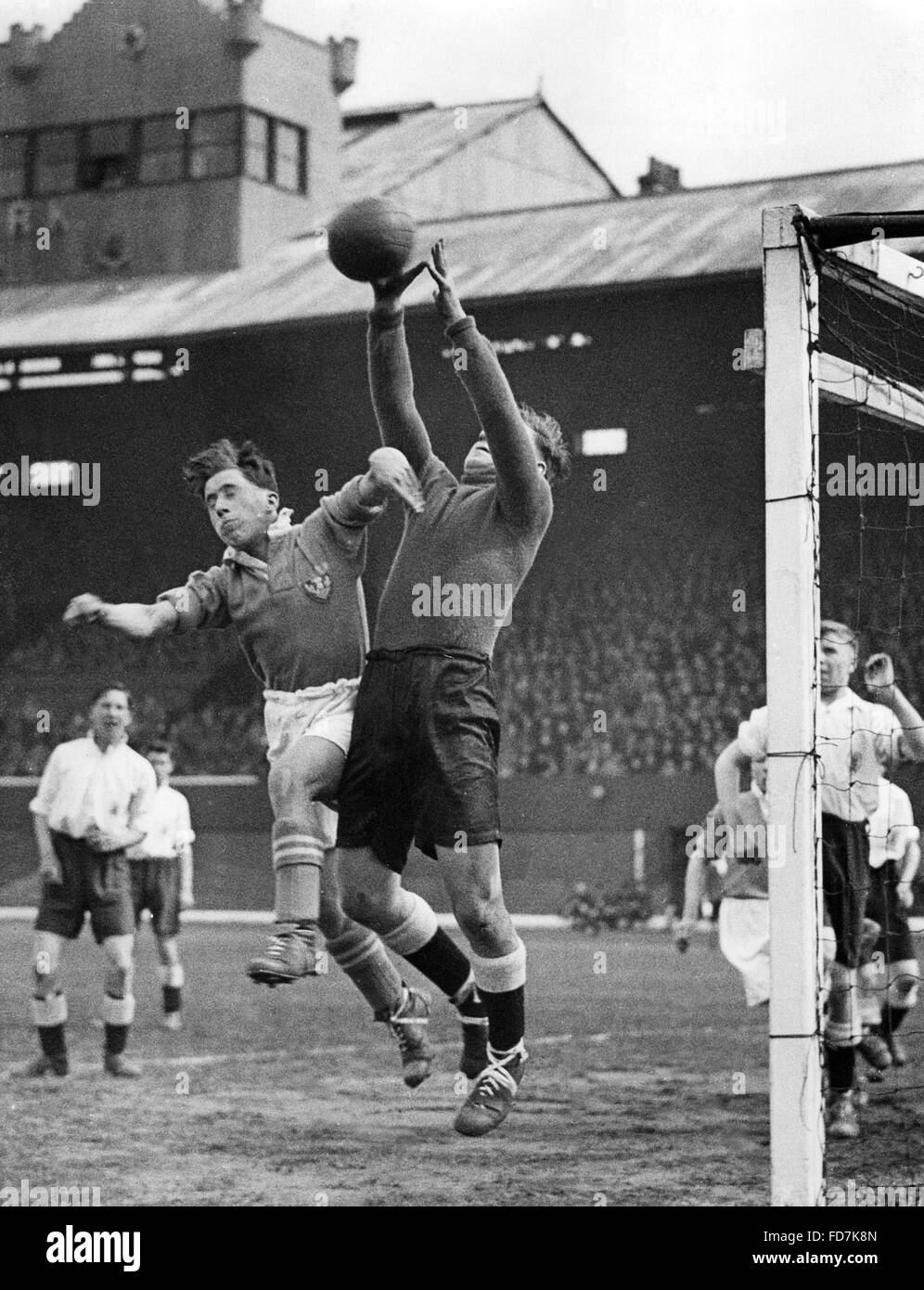 Partita di calcio a Hampden Park, Glasgow, 1935 Foto Stock