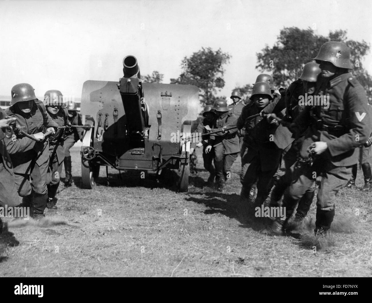 Reclute durante un esercizio con il campo obice, 1936 Foto Stock