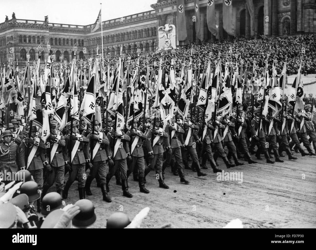 Parata militare della Wehrmacht in occasione di Hitler il compleanno di Berlino, 1939 Foto Stock