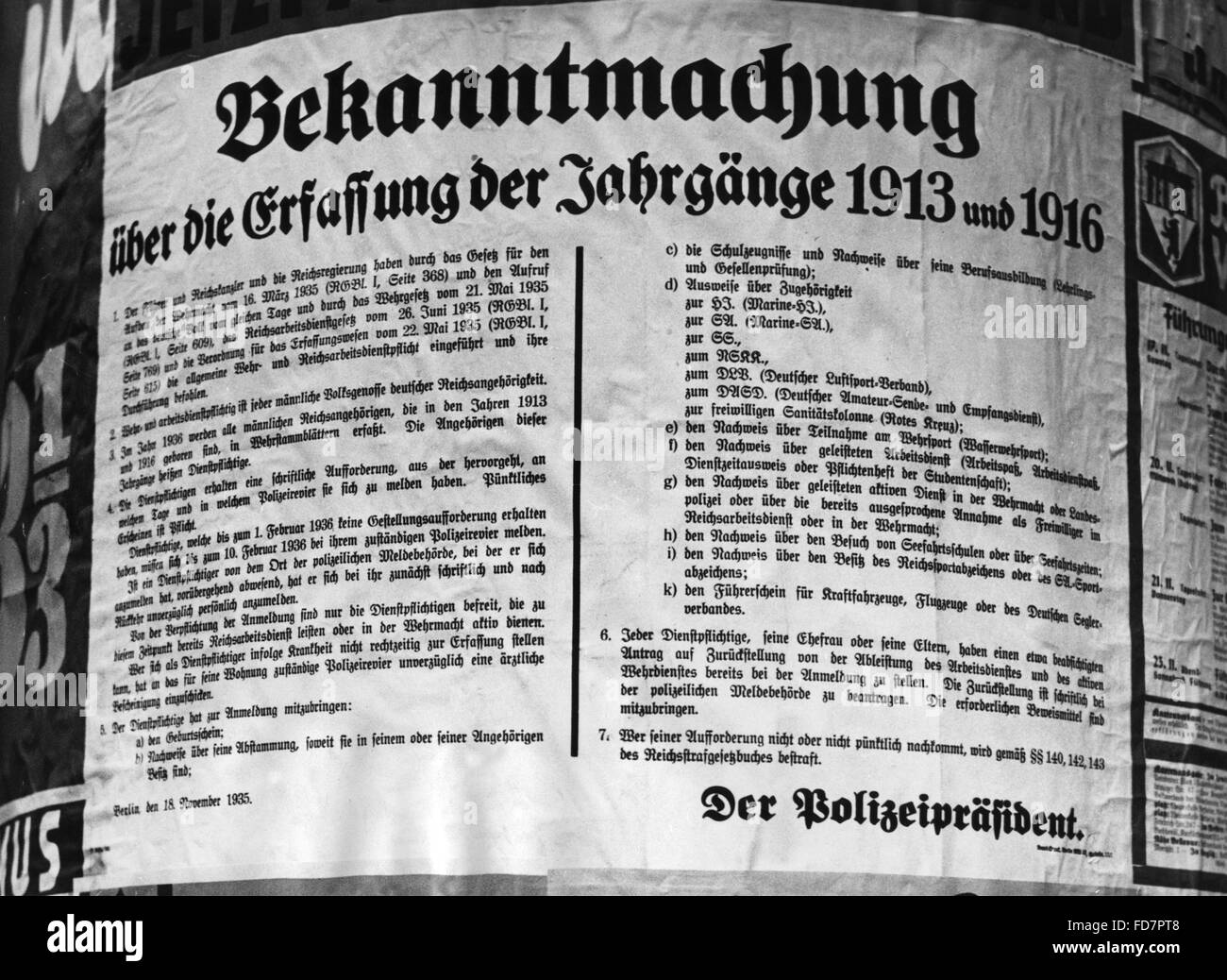 Annuncio della reintroduzione della coscrizione militare, 1935 Foto Stock