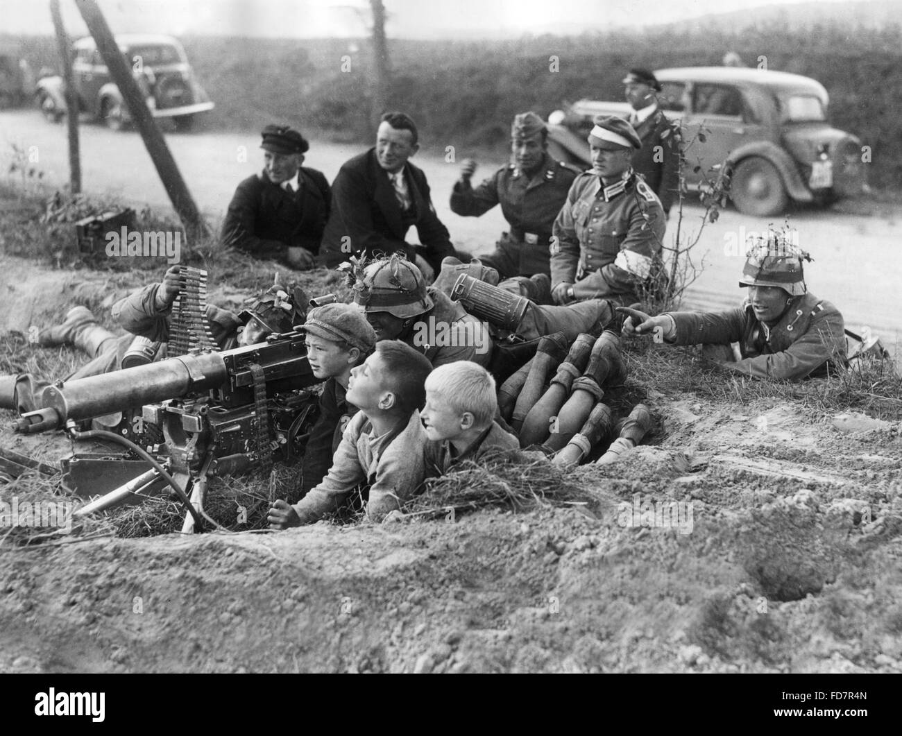 Mitragliatrice posizione della Wehrmacht durante una manovra di Mecklenburg, 1937 Foto Stock