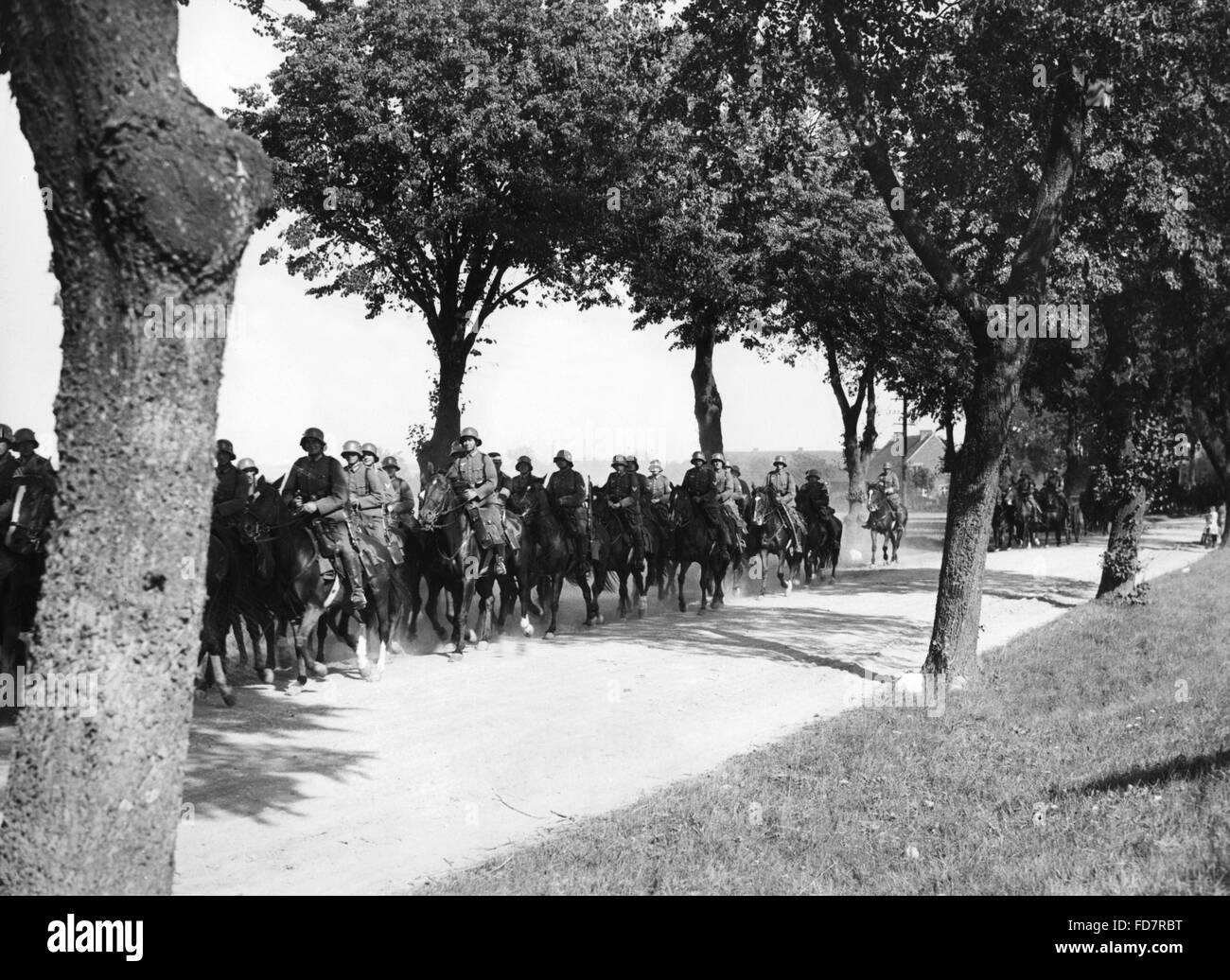 Tipo di cavalleria della Wehrmacht durante una manovra in 30s. Foto Stock