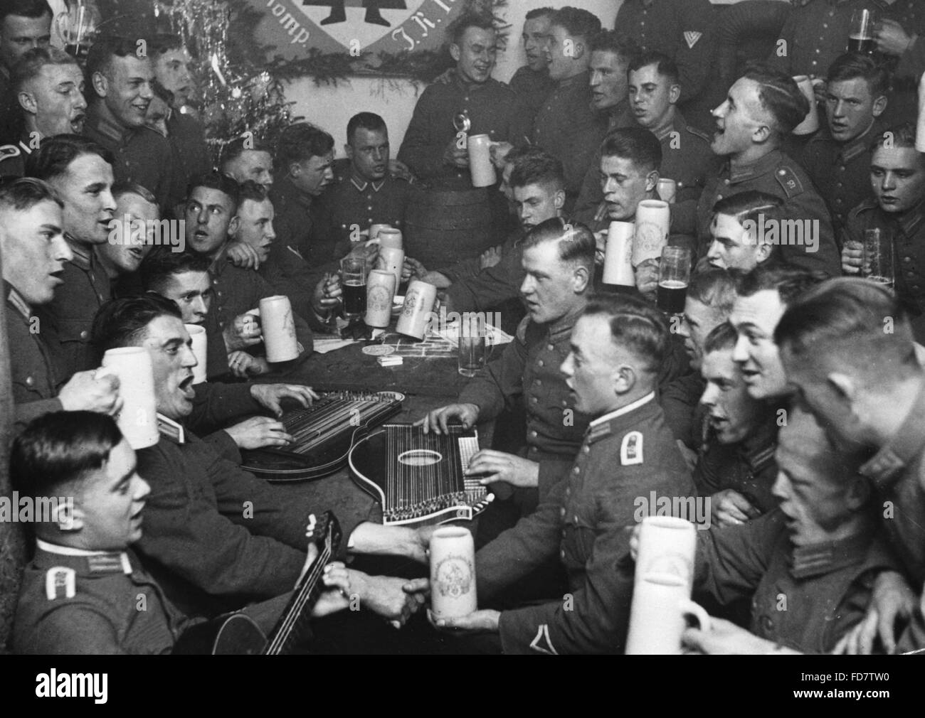 Soldati Reichswehr a Monaco di Baviera festeggiare il Capodanno Foto Stock