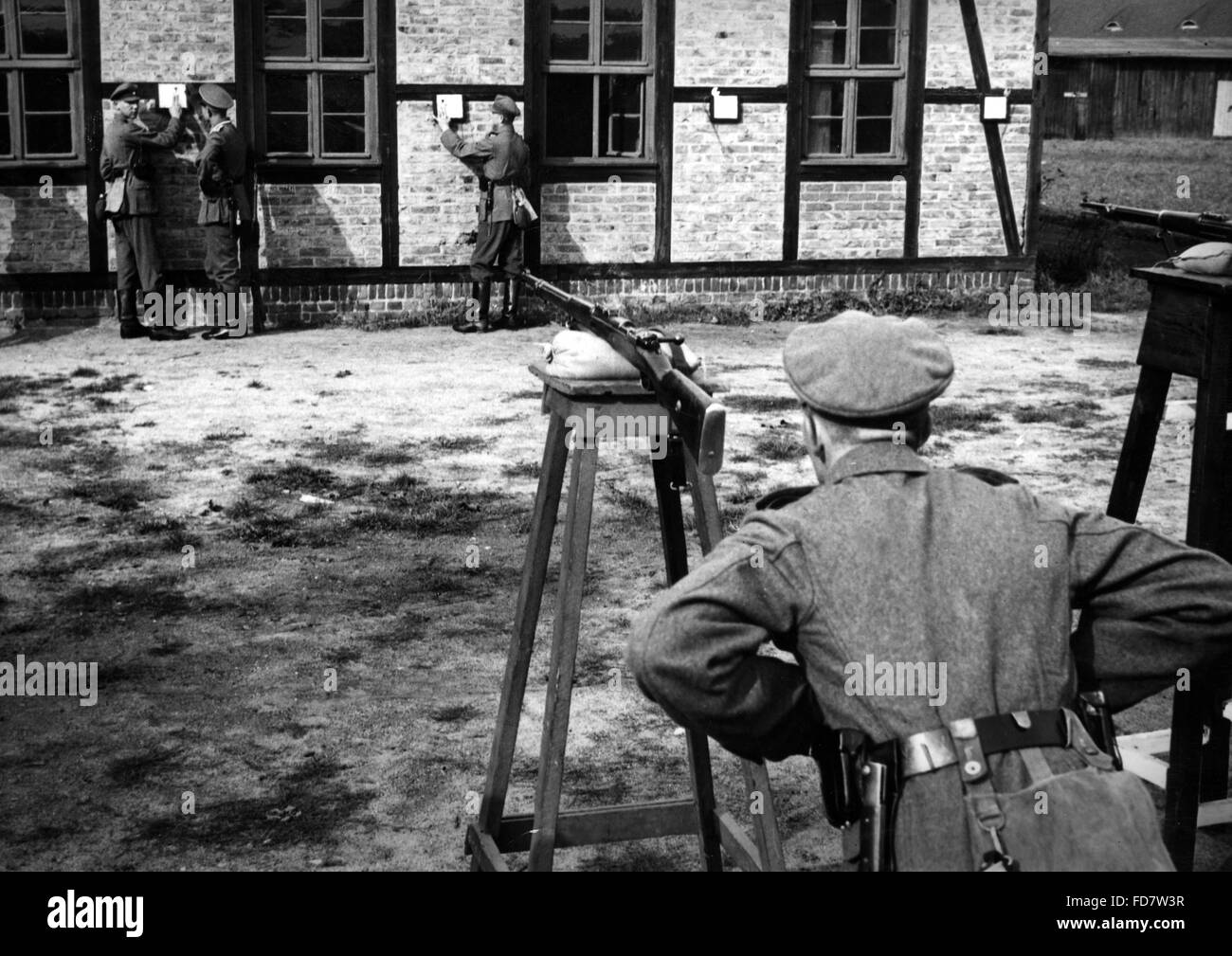 I soldati del Reichswehr a tiro al bersaglio Foto Stock