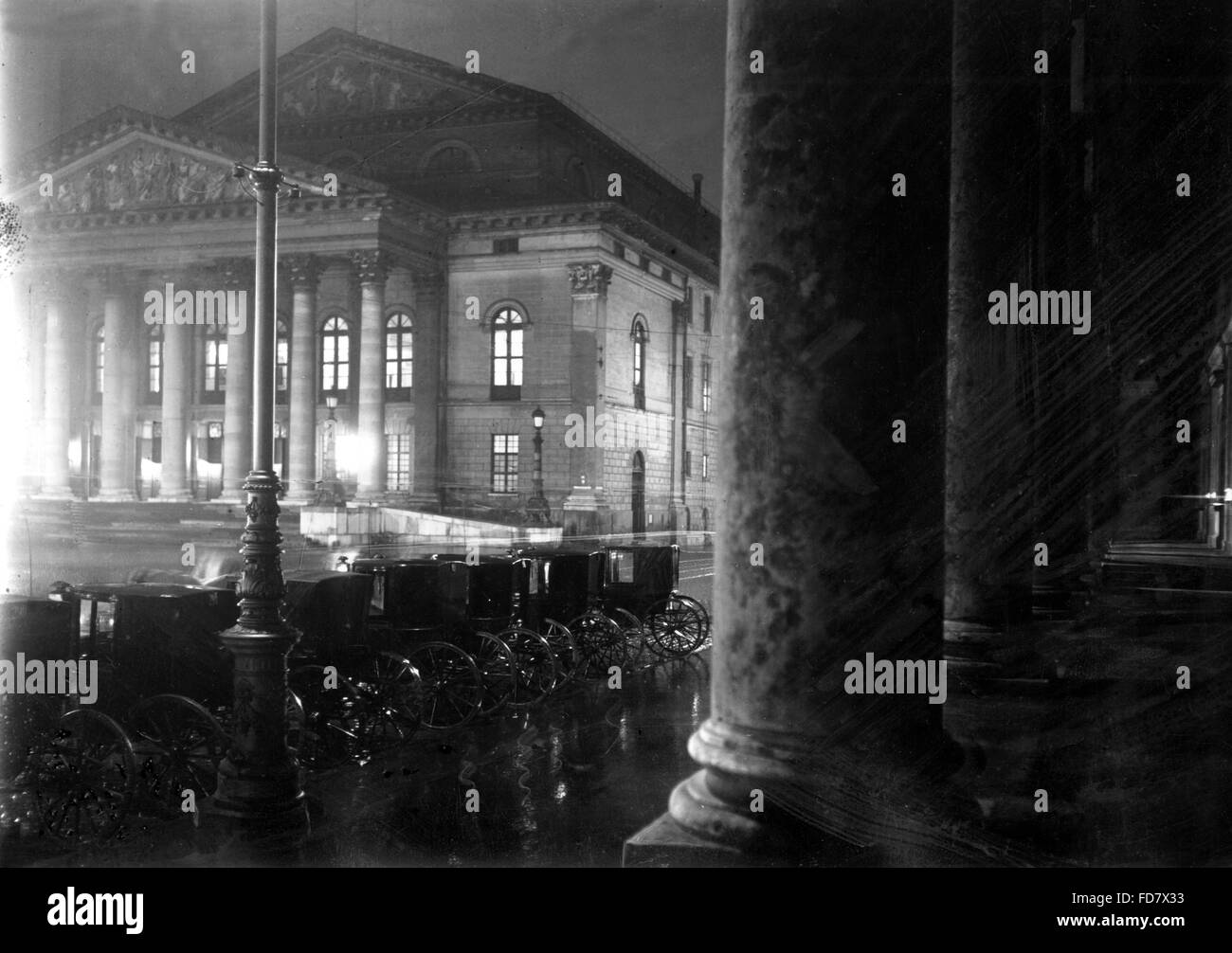 Il Teatro Nazionale di Monaco di Notte Foto Stock