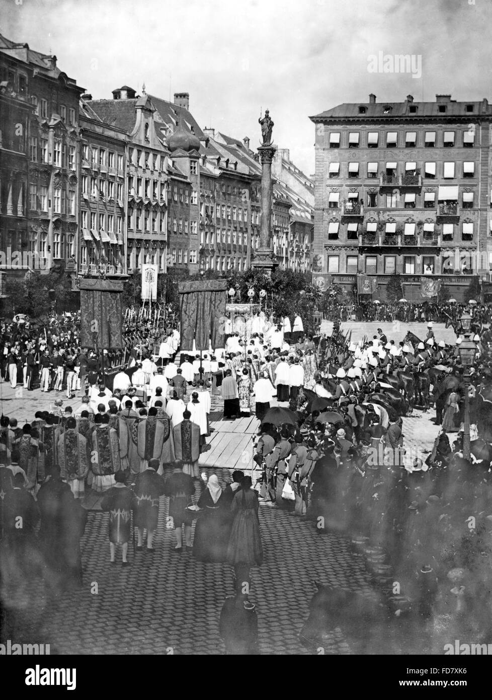 Processione del Corpus Domini la Marienplatz Foto Stock