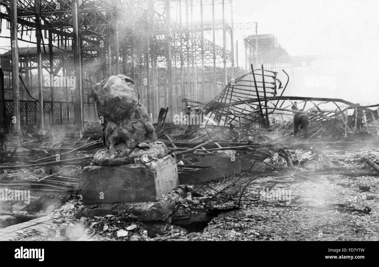 Il Glaspalast (Palazzo di Vetro) dopo l'incendio, 07.06.1931 Foto Stock