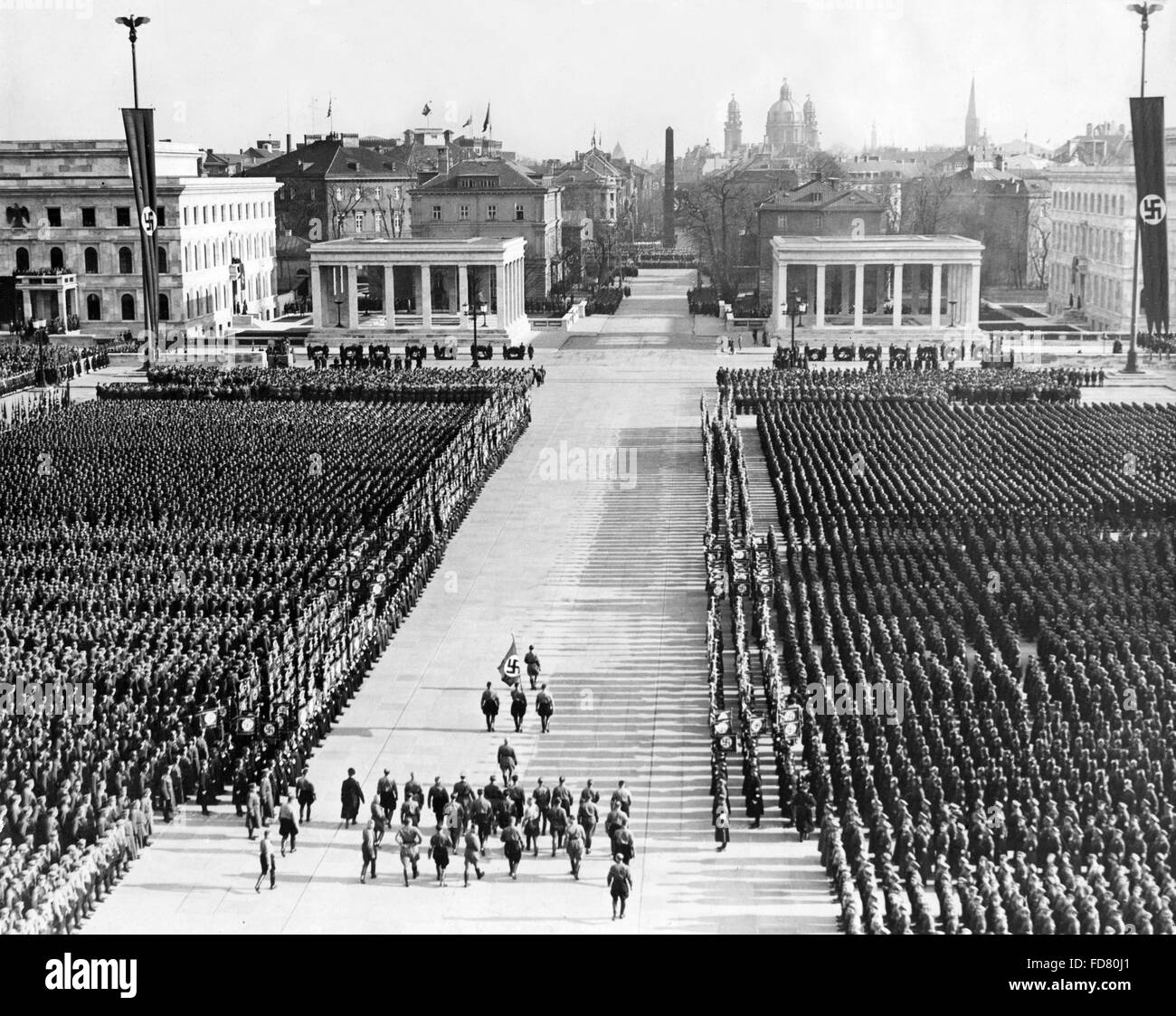 Rally su Koenigsplatz a Monaco di Baviera, 09.11.1936 Foto Stock