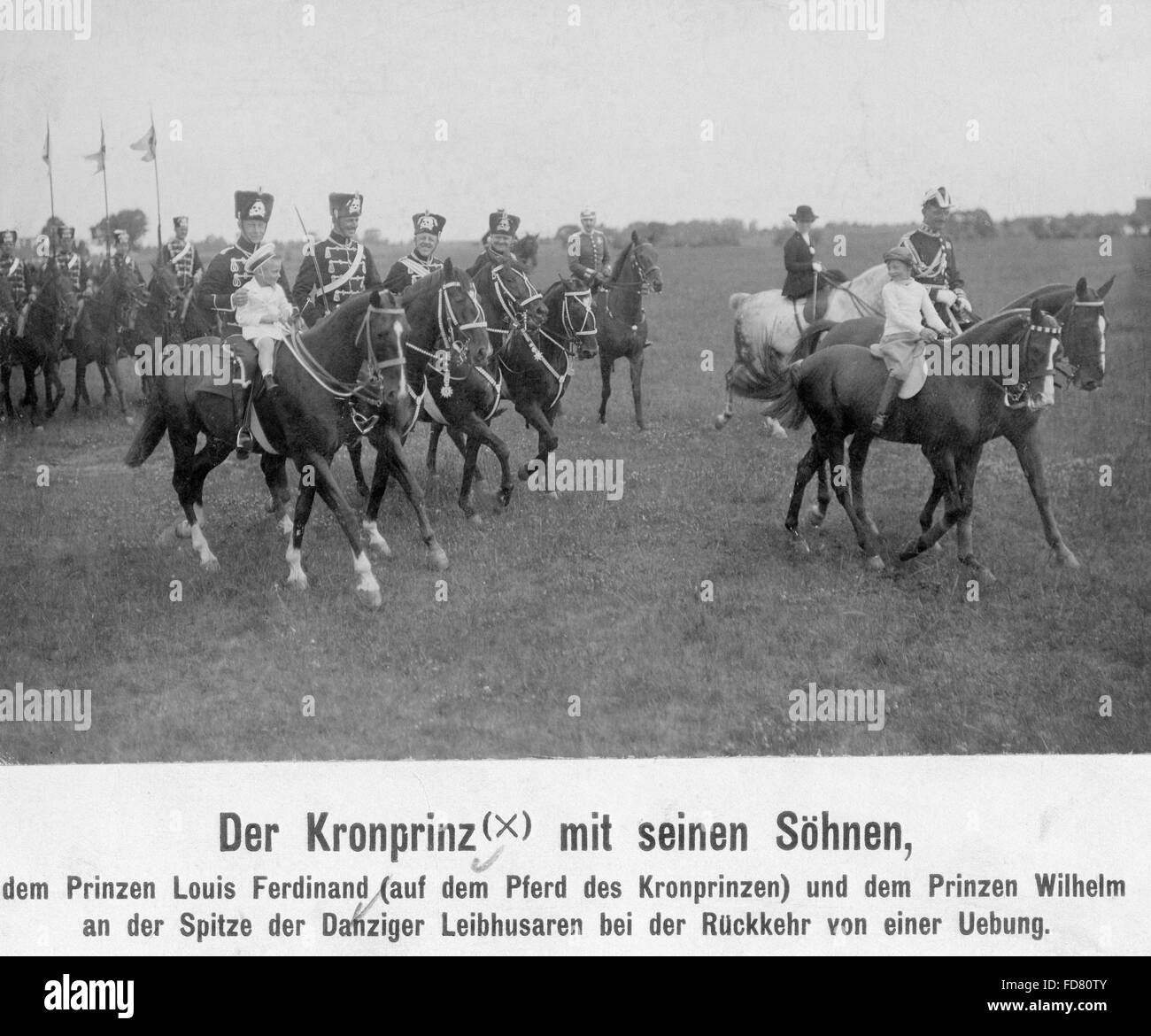 Principe Guglielmo di Hohenzollern con i suoi figli, 1912 Foto Stock