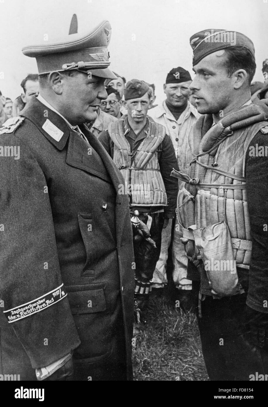 Hermann Göring e un pilota della Luftwaffe, 1940 Foto Stock