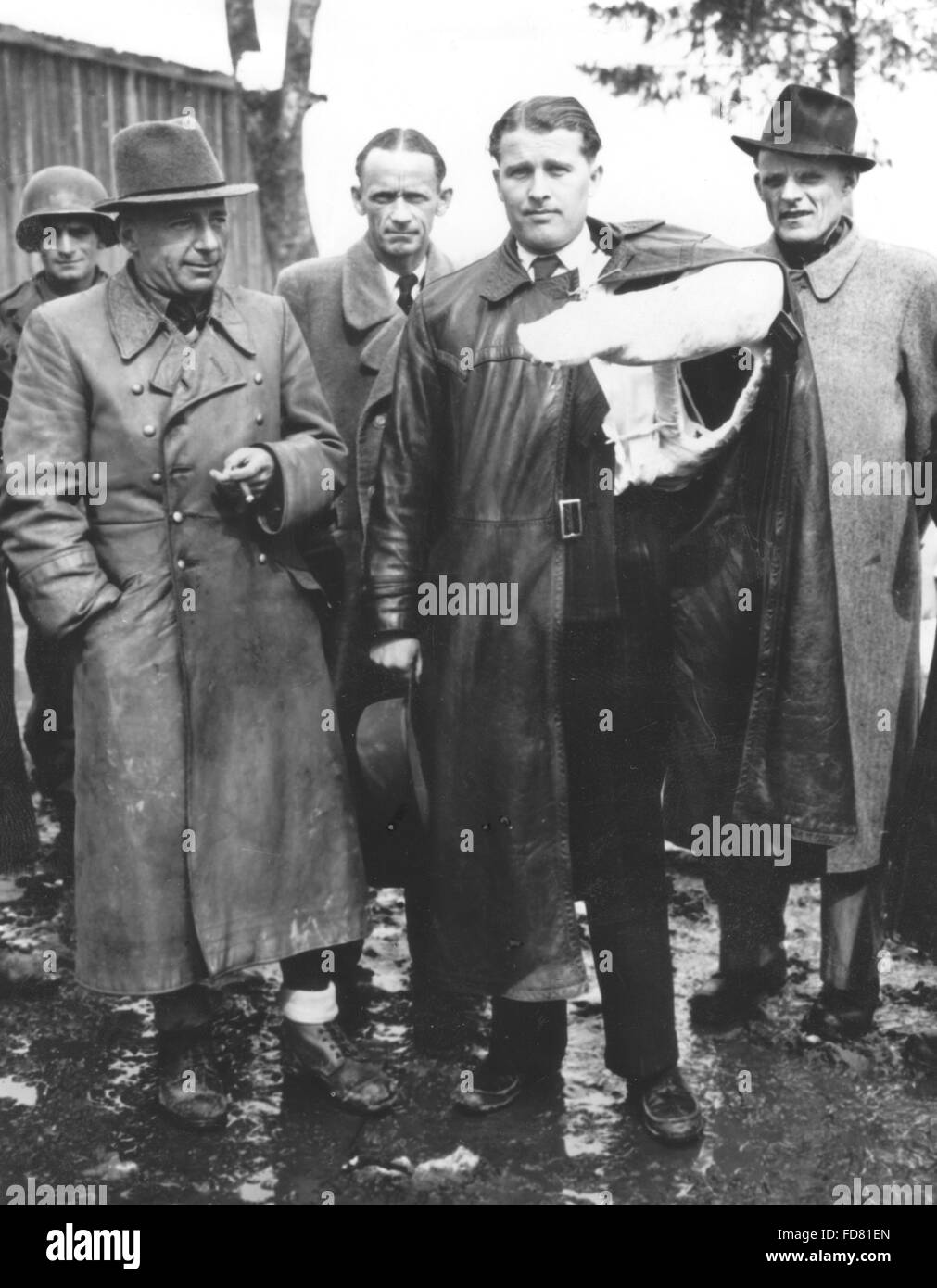 Walter Dornberger, Herbert Axster, Wernher von Braun e Hans Bindenberg, 1945 Foto Stock