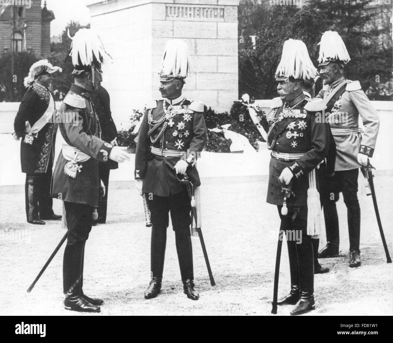 L'imperatore Guglielmo II. davanti al memoriale di Wilhelm I. a Strasburgo Foto Stock