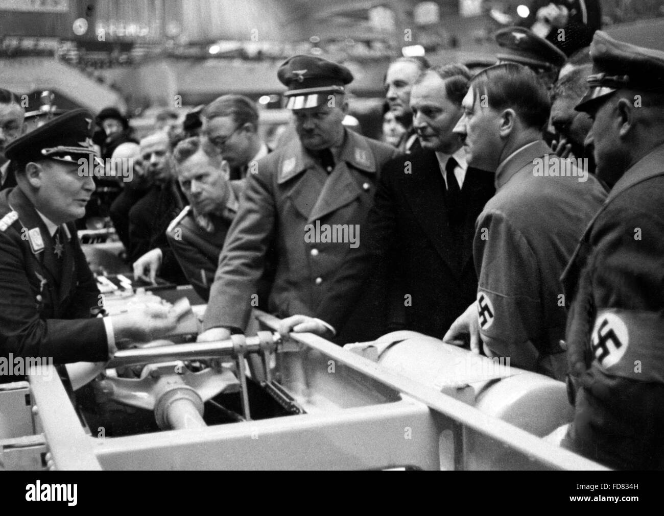 Adolf Hitler visiti l'automobile mostra a Berlino Foto Stock