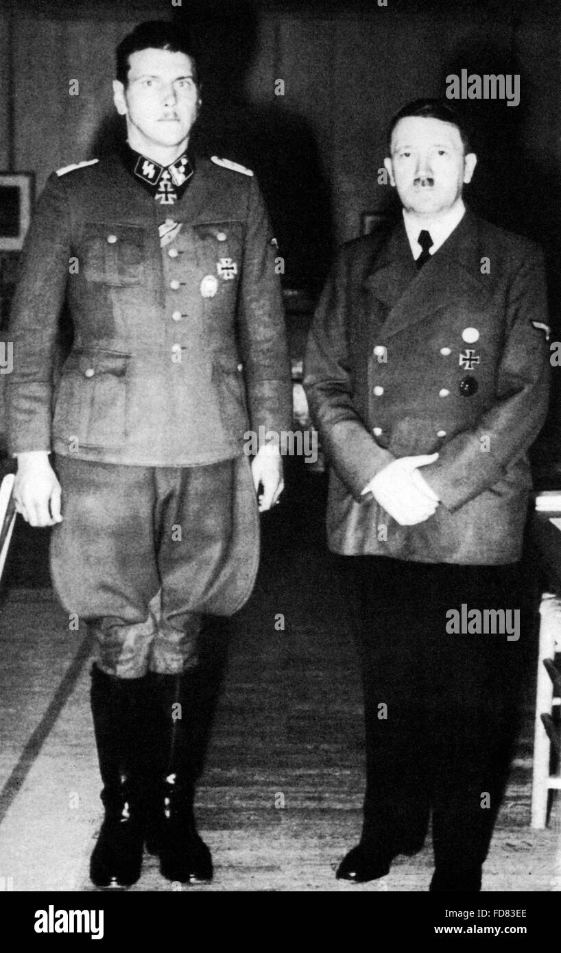 Adolf Hitler con otto Skorzeny, 1943 Foto Stock