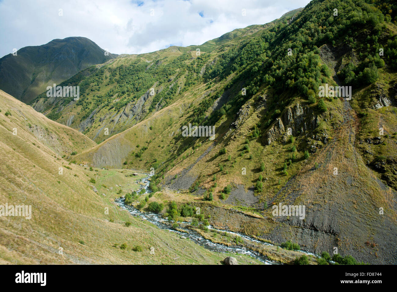 Georgien, Mtskheta-Mtianeti, Fluss Jutistskali Sno-Tal im südlich von Stepansminda. Foto Stock