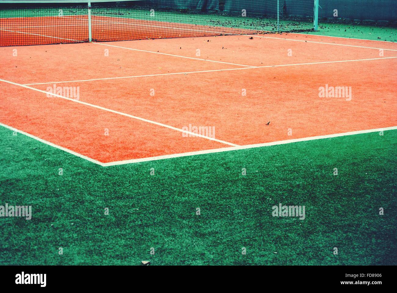Net sul campo da Tennis in terra battuta Foto stock - Alamy