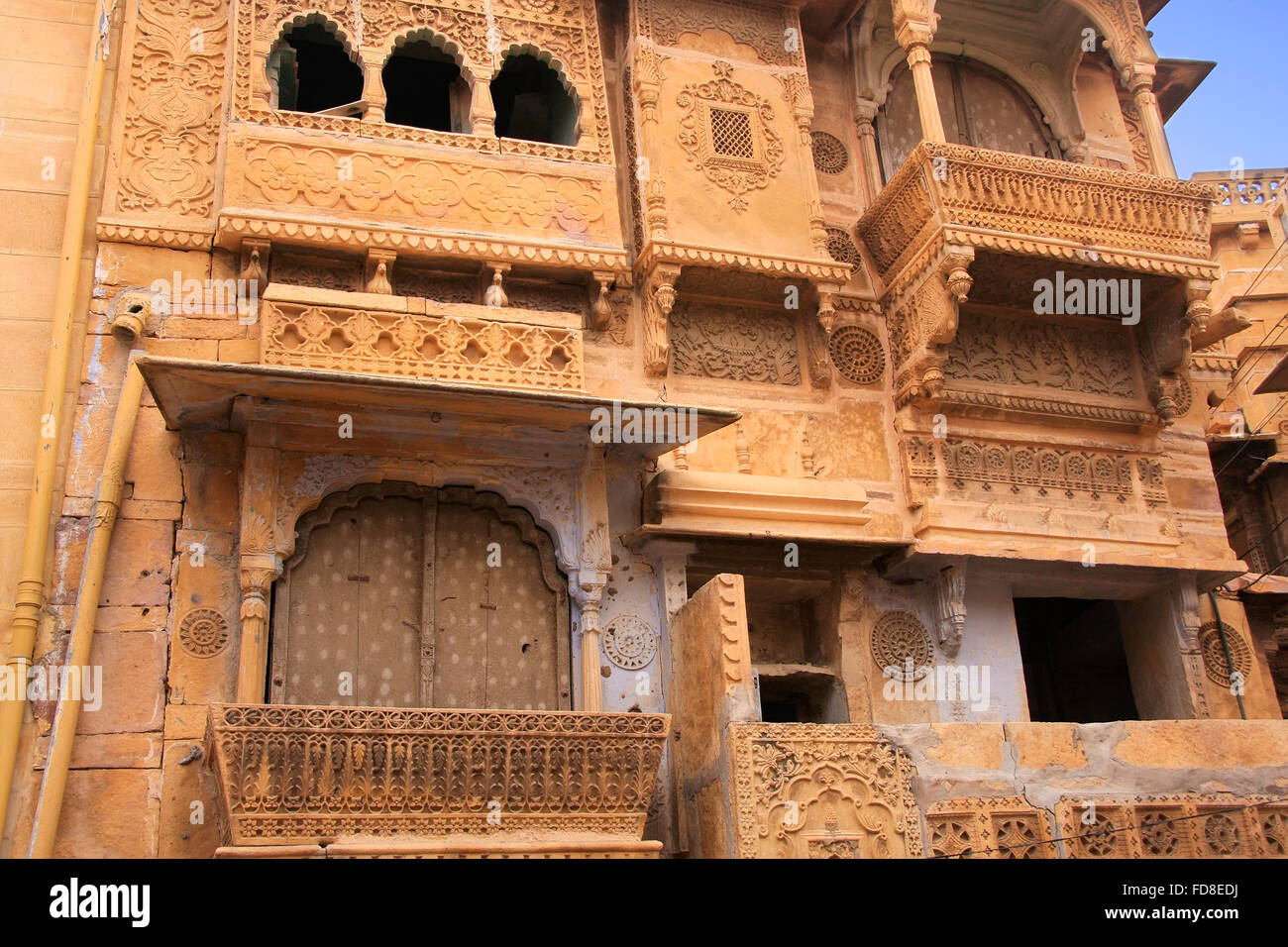 Intaglio decorativo sulla tradizionale haveli, Jaisalmer, Rajasthan, India Foto Stock