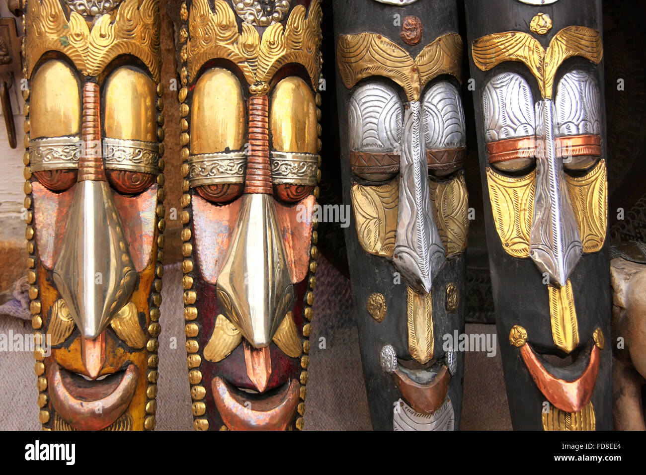 Visualizzazione delle maschere presso un negozio di souvenir in Jaisalmer fort, Rajasthan, India Foto Stock