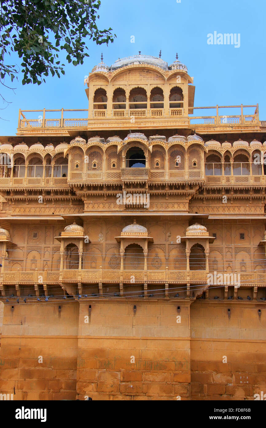 Haveli tradizionale all'interno di mura antiche, Jaisalmer, Rajasthan, India Foto Stock