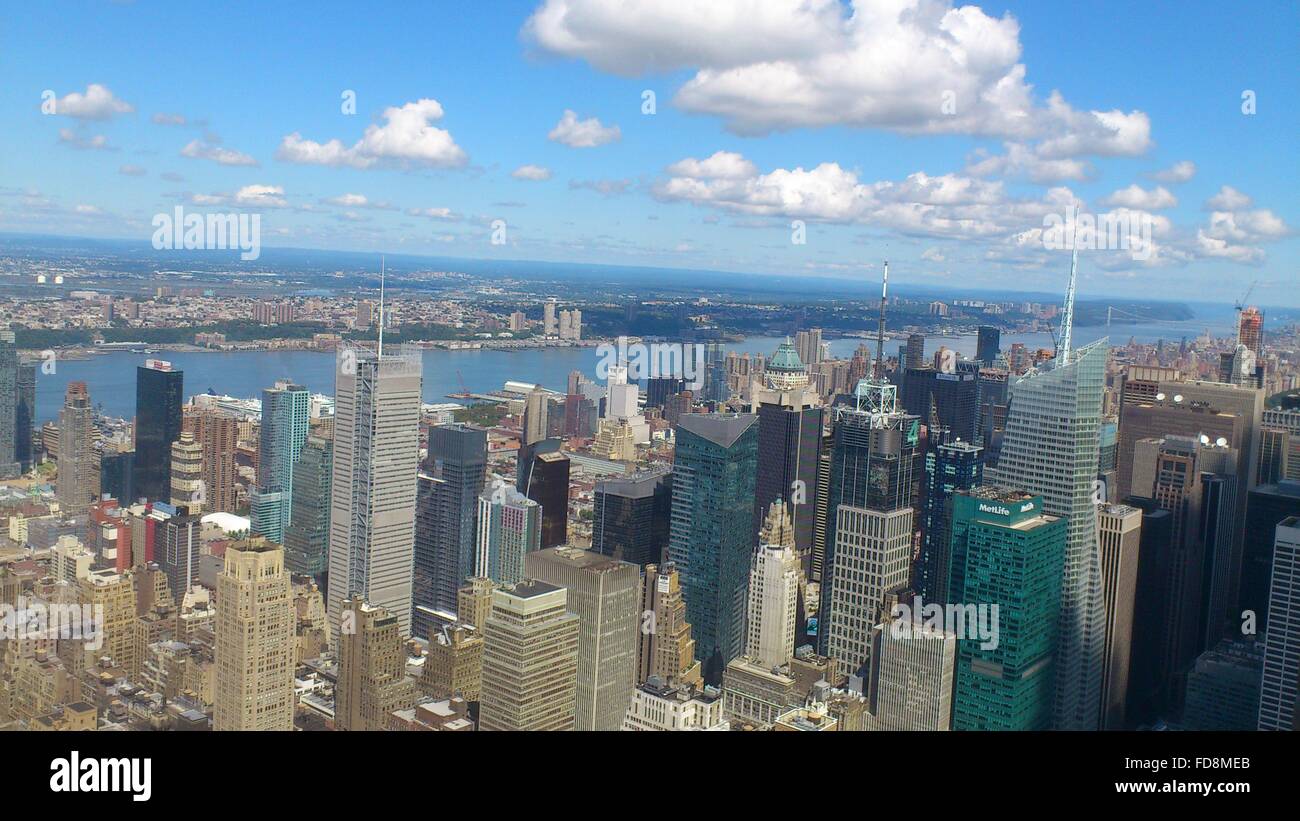 New York skyline della città e vista dall'Empire State building Foto Stock
