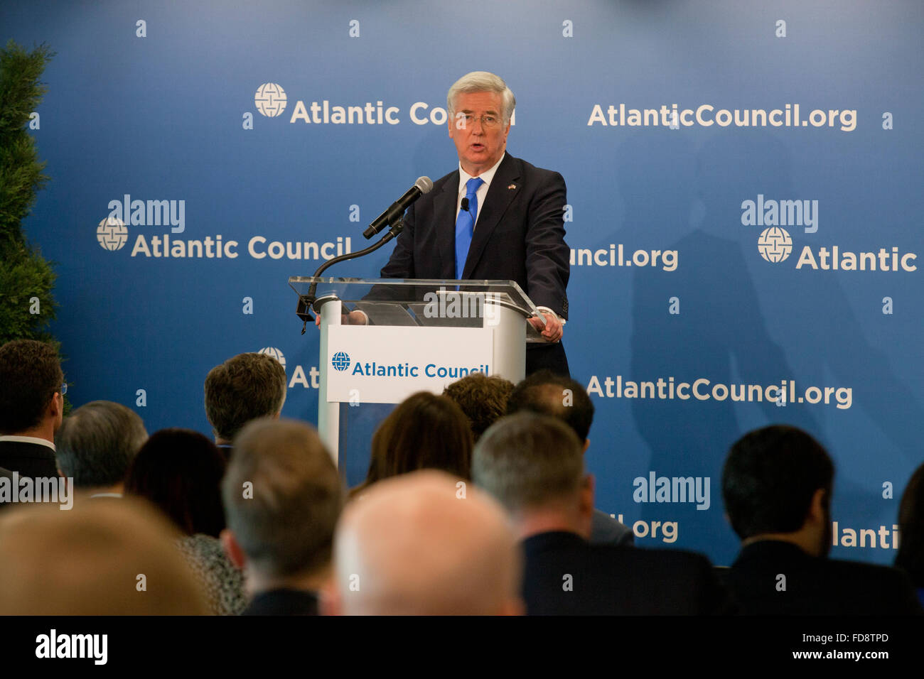 Michael Fallon MP per Sevenoaks (Segretario di Stato britannico per la difesa) parlando al Consiglio Atlantico - Washington DC, Stati Uniti d'America Foto Stock