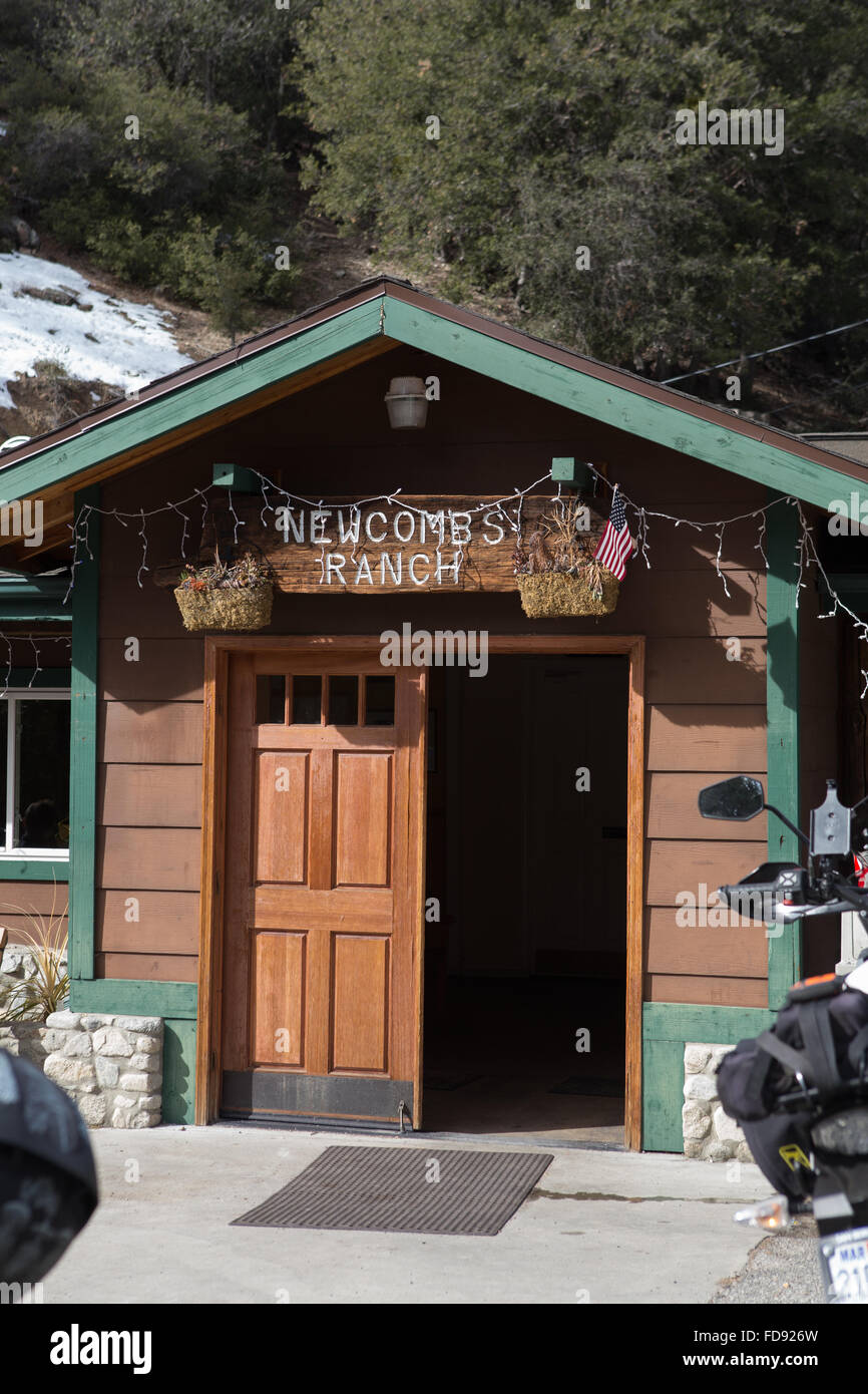 Newcomb nel suo ranch è un roadhouse sul Angeles national forest è una popolare meta per motociclisti in Angeles crest autostrada Foto Stock