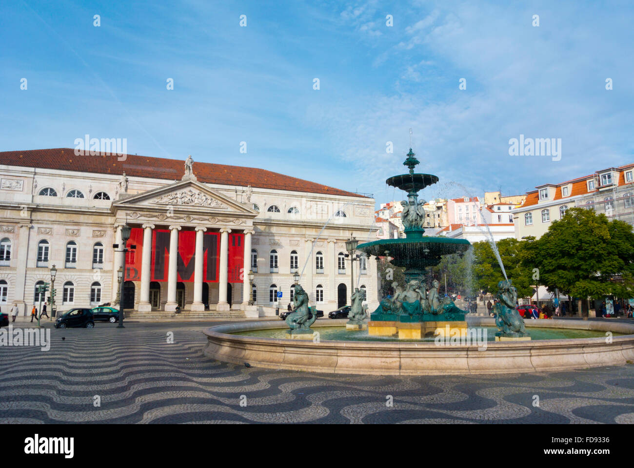 Piazza Rossio, Praça Dom Pedro IV, con Teatro Nacional D Maria II, Baixa, Lisbona, Portogallo Foto Stock