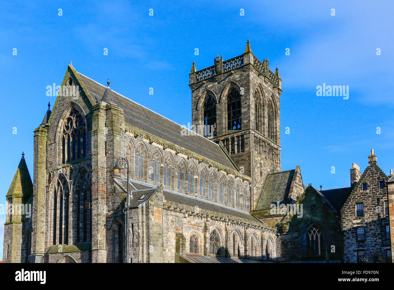 A ovest il transetto e la torre della Abbazia di Paisley, Paisley, Renfrewshire, Scotland, Regno Unito Foto Stock