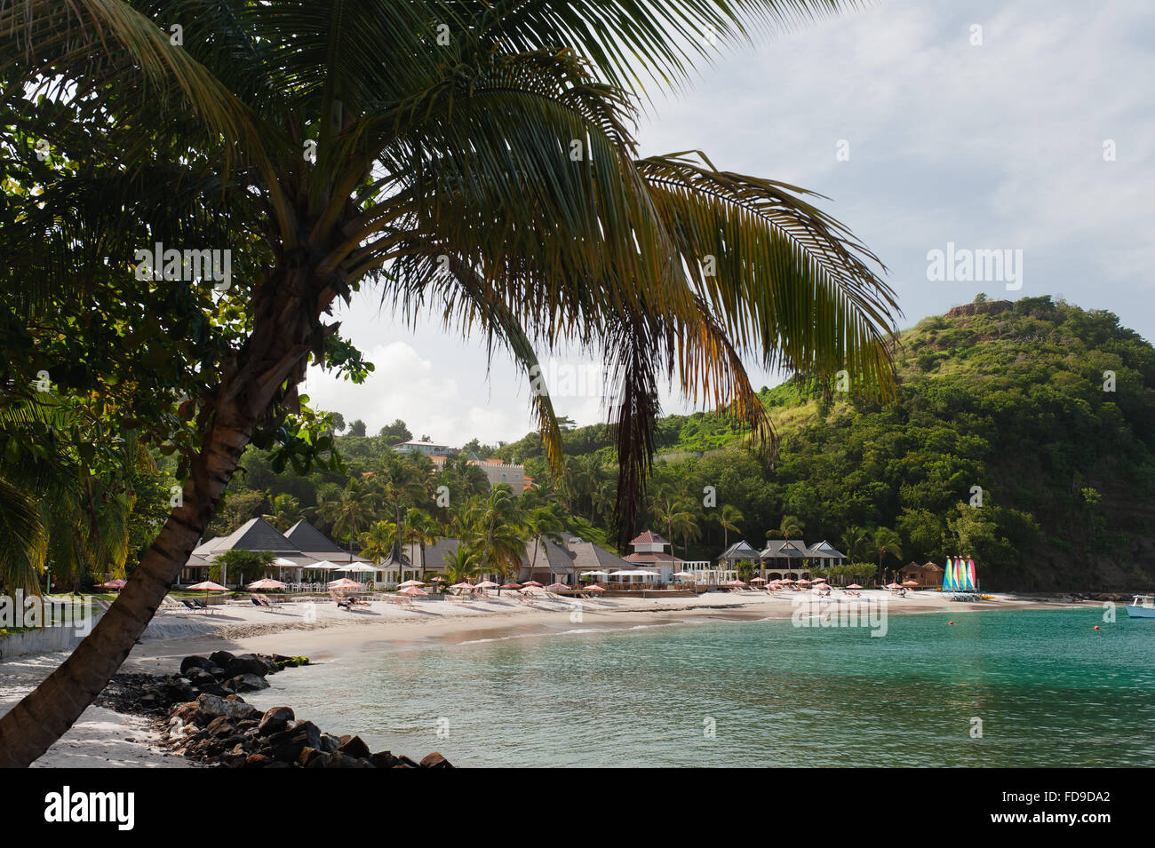 Spiaggia appartata resort sull'isola caraibica di Saint Lucia Foto Stock