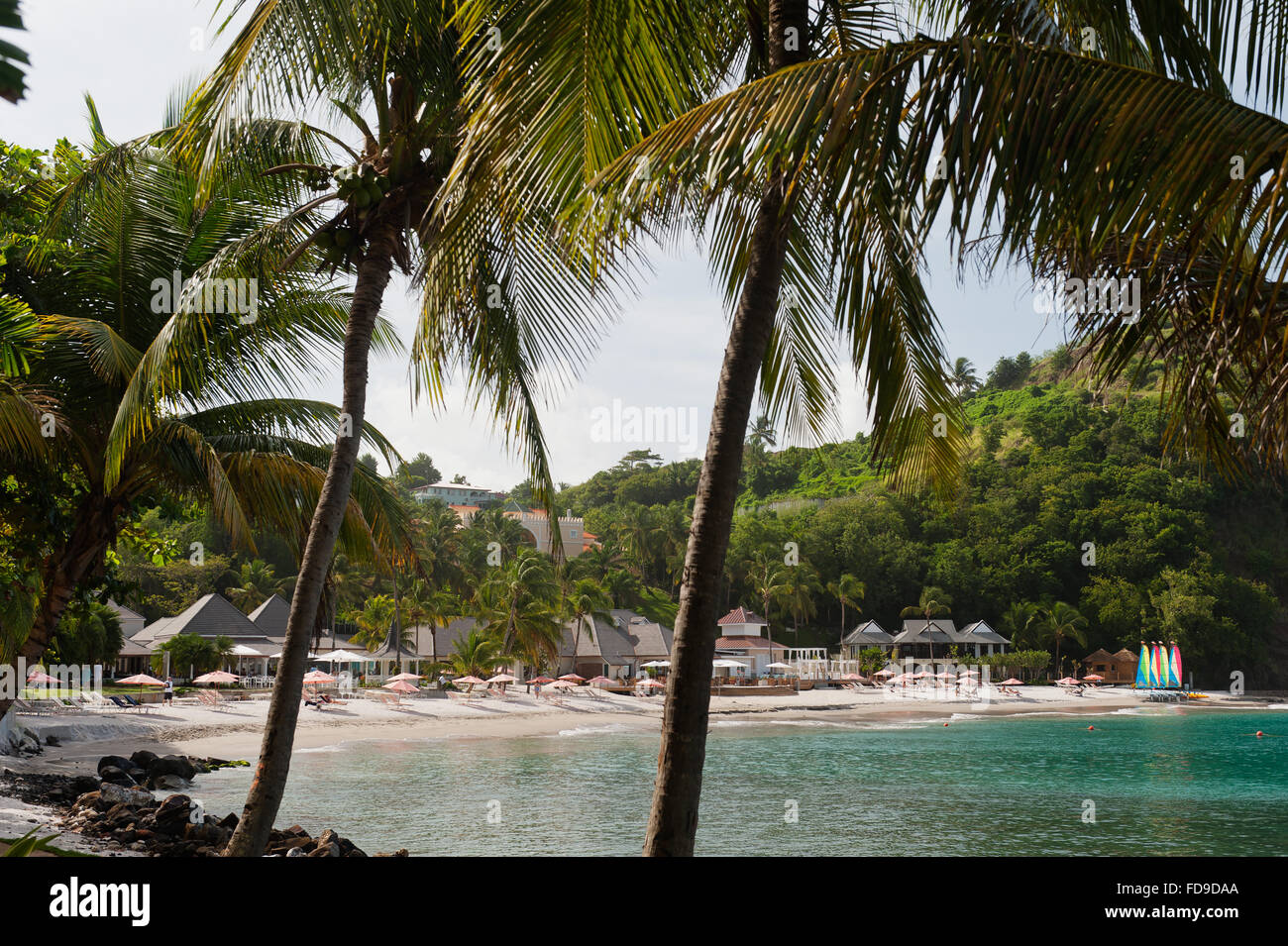 Spiaggia appartata resort sull'isola caraibica di Saint Lucia Foto Stock