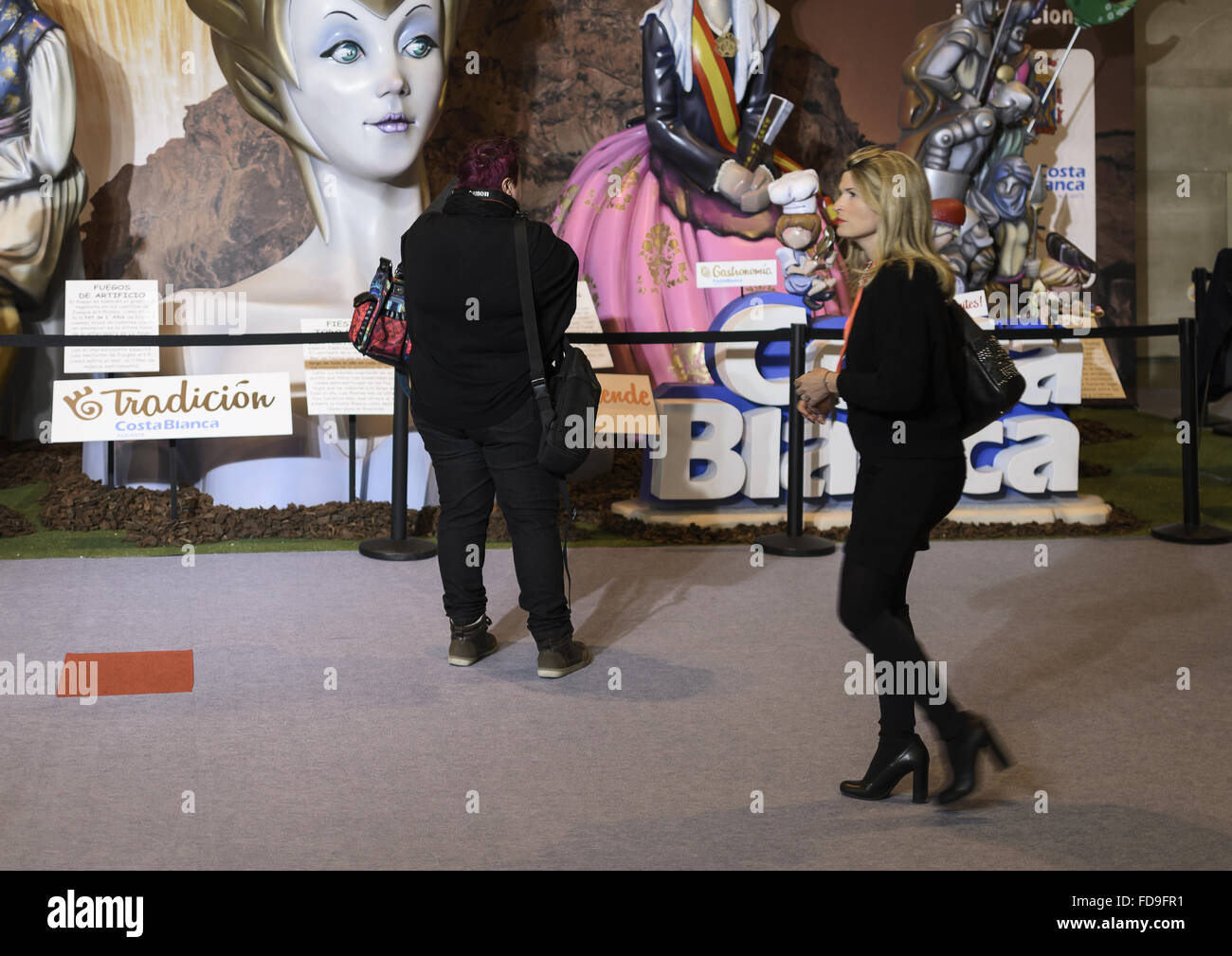 Una capigliatura bionda vista in Fitur fiera del turismo, Madrid, Spagna Foto Stock