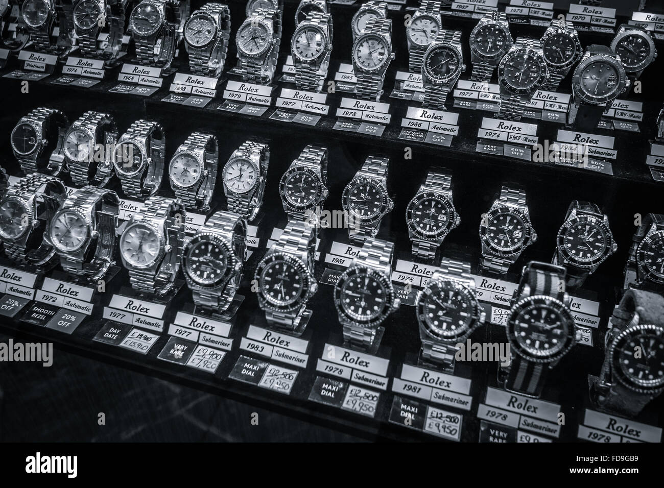 Gli orologi Rolex in vendita a Londra vetrina Foto stock - Alamy