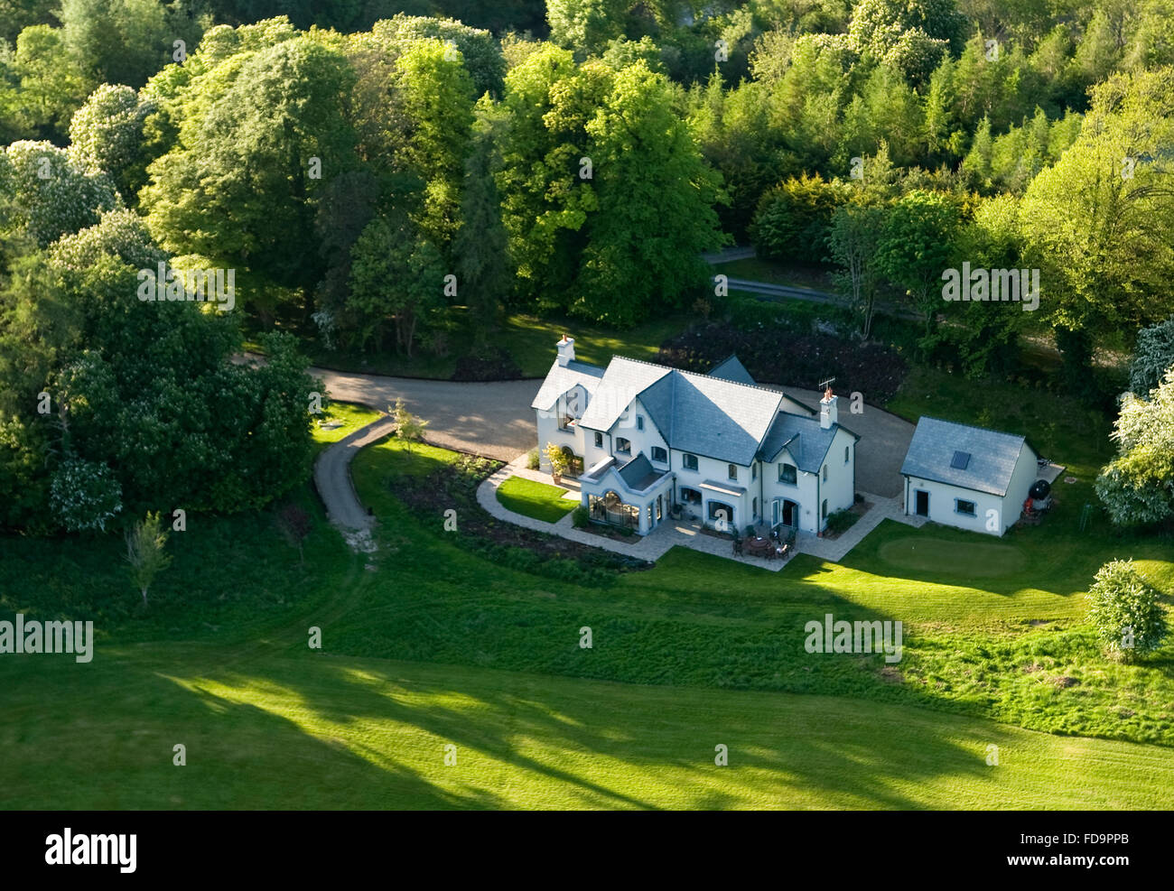 Vista in elevazione della casa isolata in un terreno proprio, Saint Lucia, Piccole Antille, dei Caraibi Foto Stock