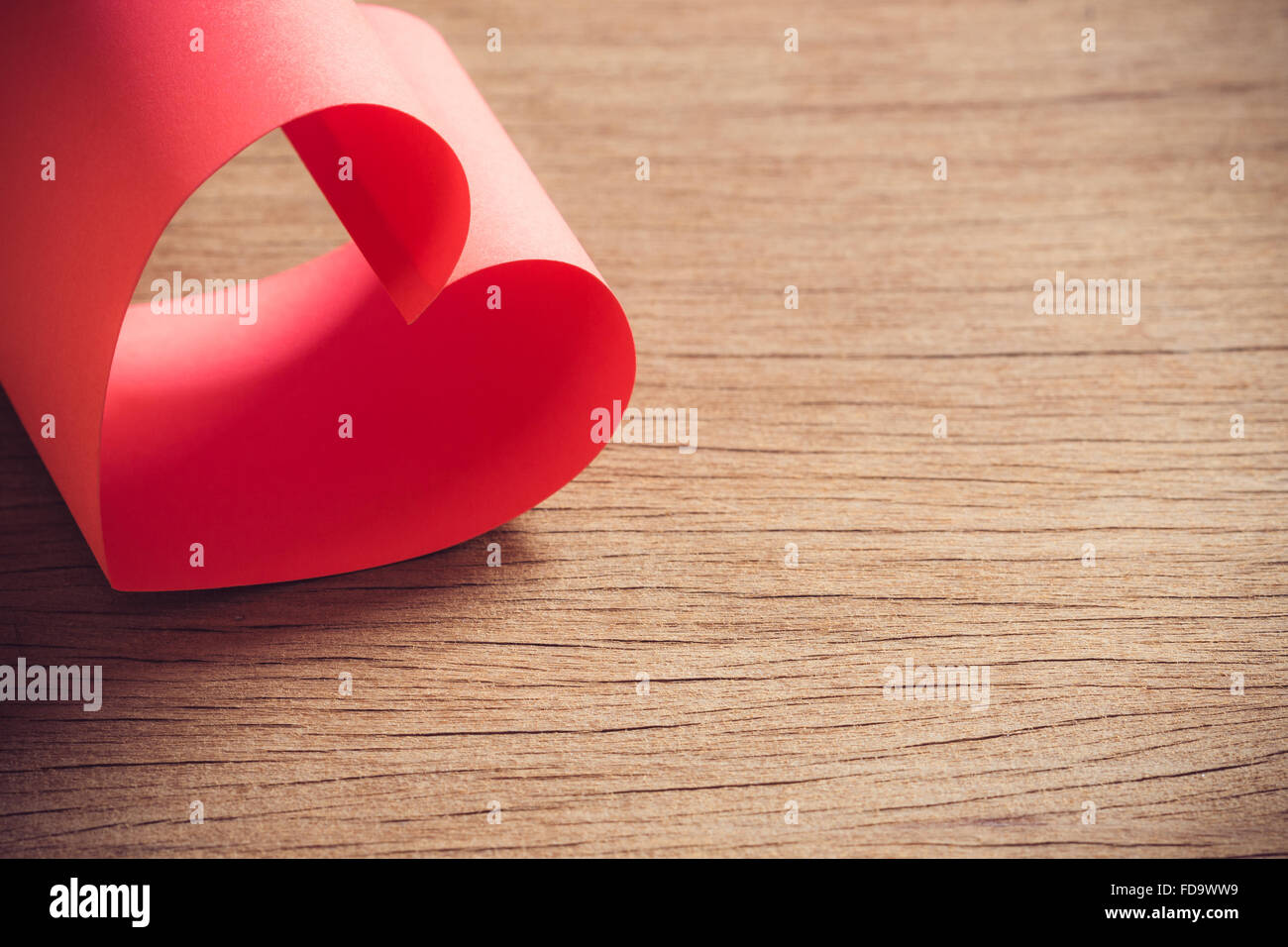 L amore del cuore artificiale di carta il giorno di san valentino Foto Stock