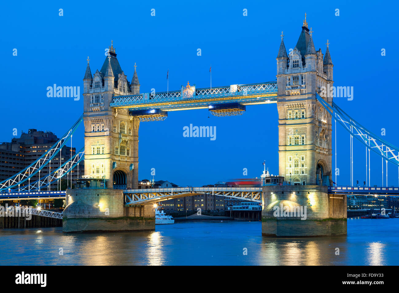 Ponte di Londra di notte Foto Stock